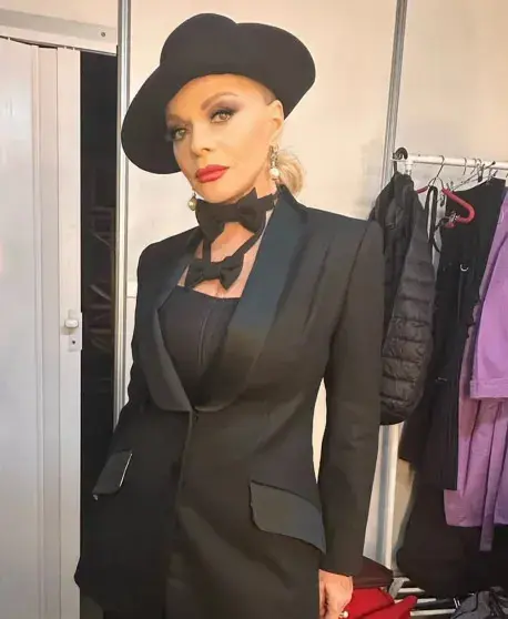 Долина против аферистов: певица получила миллионы по решению суда