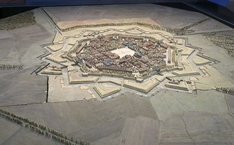 Город-звезда: как Нёф-Бризак стал неприступным шедевром фортификации