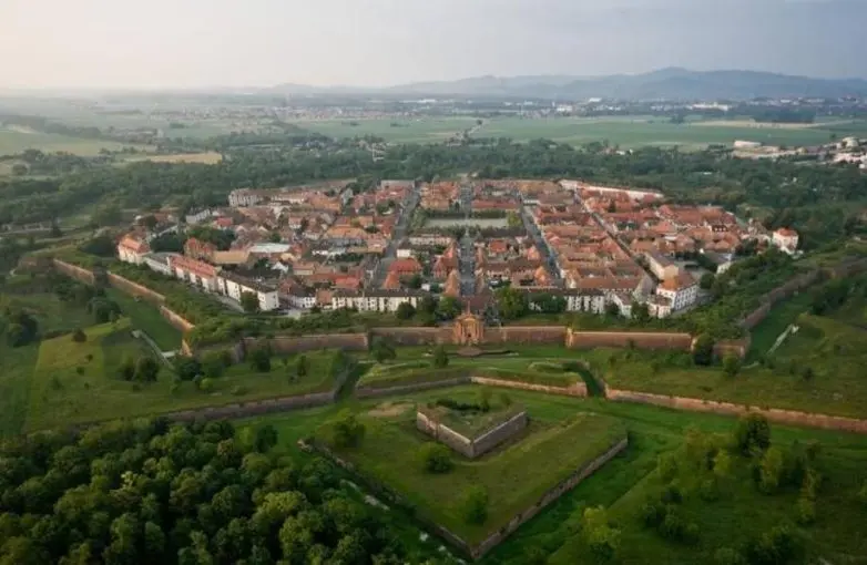 Город-звезда: как Нёф-Бризак стал неприступным шедевром фортификации
