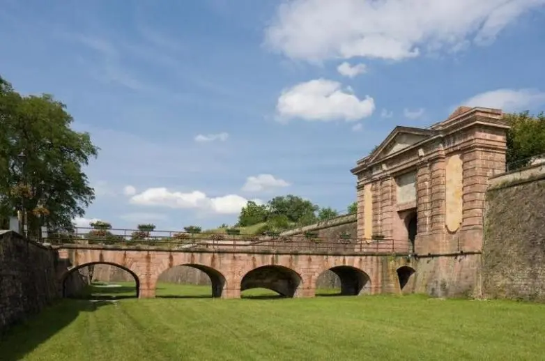 Город-звезда: как Нёф-Бризак стал неприступным шедевром фортификации