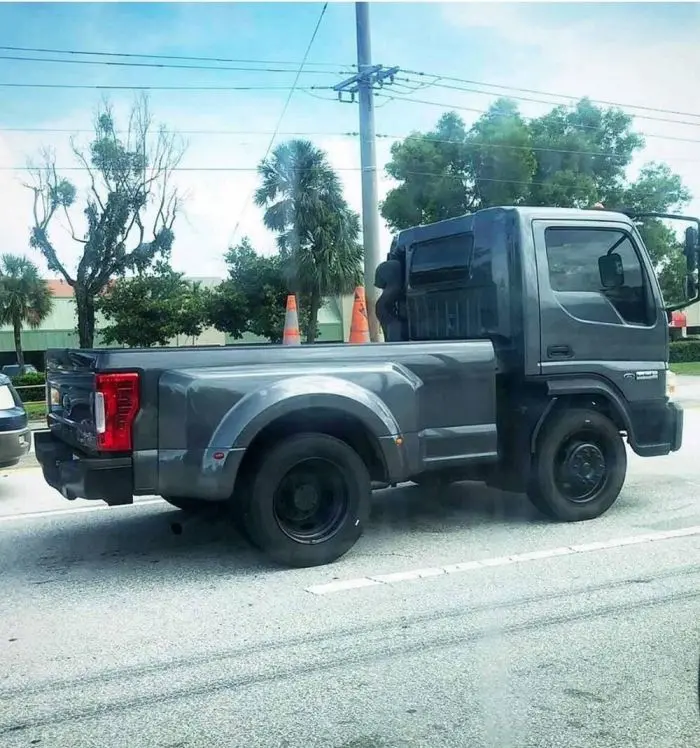 Смех сквозь будни: зарядка юмором на середину недели