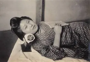 Твёрдые подушки древности: зачем в Азии спали на камне и дереве