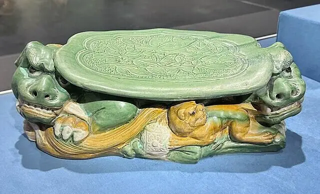 Твёрдые подушки древности: зачем в Азии спали на камне и дереве