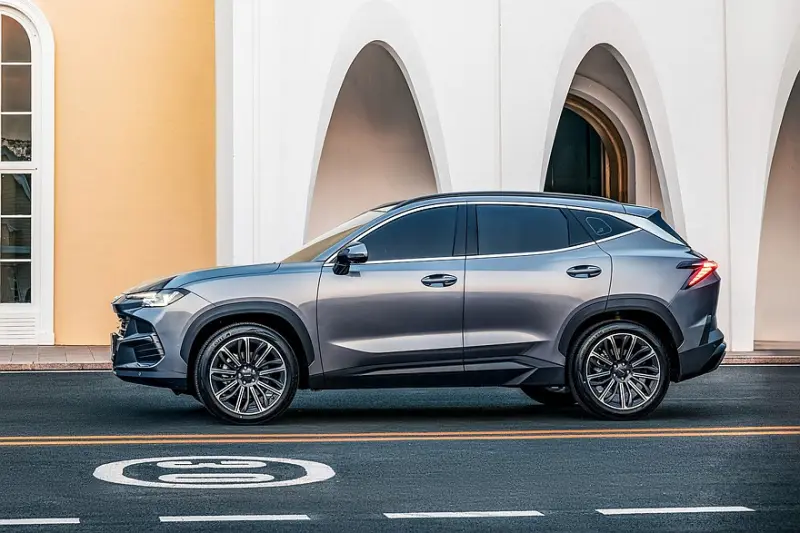 Новый кроссовер Soueast S06 появился в России: два мотора и два привода