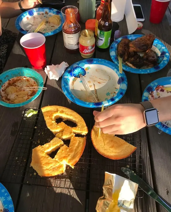 Когда гости переходят все границы: 17 историй о визитах, после которых хочется закрыть дверь навсегда