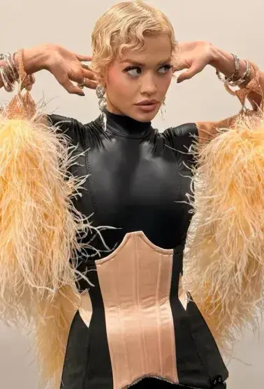 Рита Ора выбрала российский бренд для сценического образа в Дублине