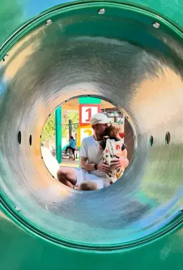 Баланс жизни: Лили Коллинз показала семейные моменты с мужем и дочерью