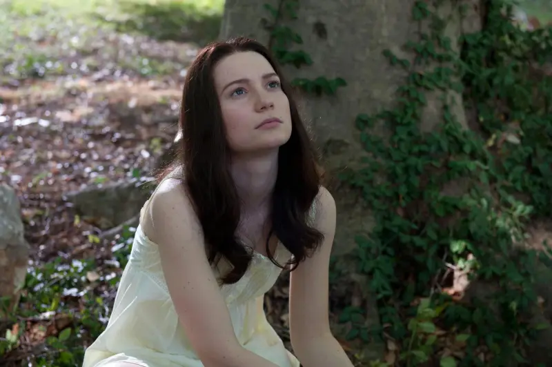 «Теперь наше детство кажется мне ложью»: сестра выходит замуж за бывшего отчима