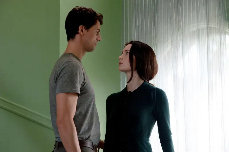 «Теперь наше детство кажется мне ложью»: сестра выходит замуж за бывшего отчима