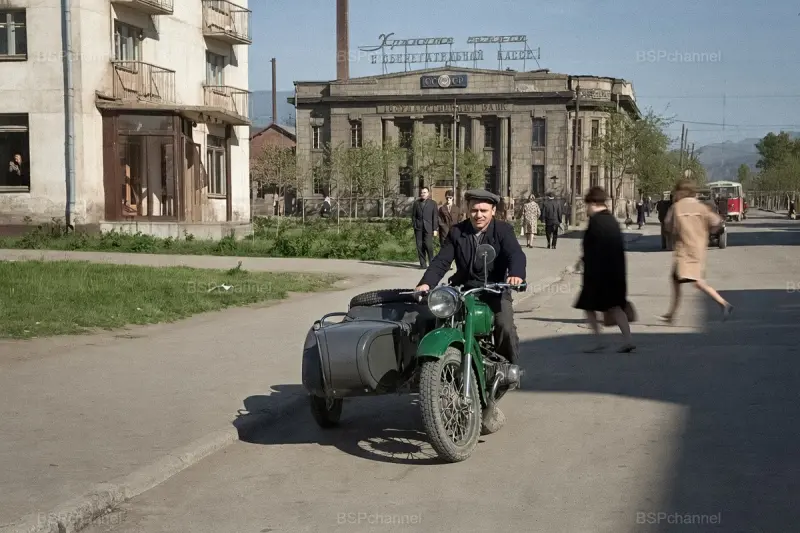 Как осваивали Сахалин: жизнь Южно-Сахалинска на цветных снимках середины XX века