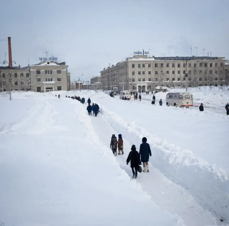 Как осваивали Сахалин: жизнь Южно-Сахалинска на цветных снимках середины XX века