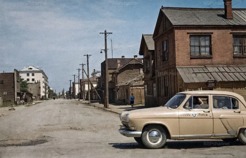 Как осваивали Сахалин: жизнь Южно-Сахалинска на цветных снимках середины XX века