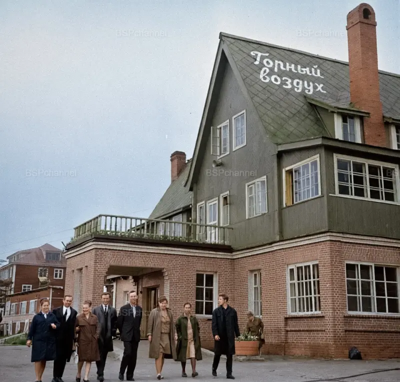 Как осваивали Сахалин: жизнь Южно-Сахалинска на цветных снимках середины XX века