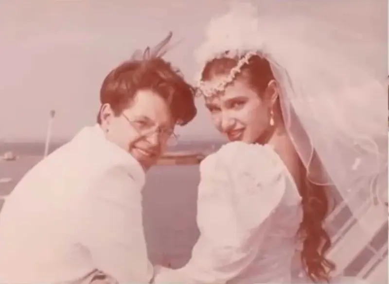 Как выглядели кумиры 90-х: редкие снимки звезд той эпохи