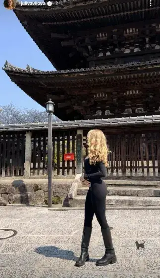 Российские звёзды на каникулах в Азии: от шопинга в Шанхае до искусства в Гонконге