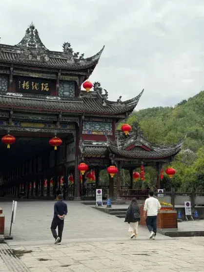 Российские звёзды на каникулах в Азии: от шопинга в Шанхае до искусства в Гонконге