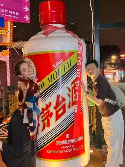 Российские звёзды на каникулах в Азии: от шопинга в Шанхае до искусства в Гонконге