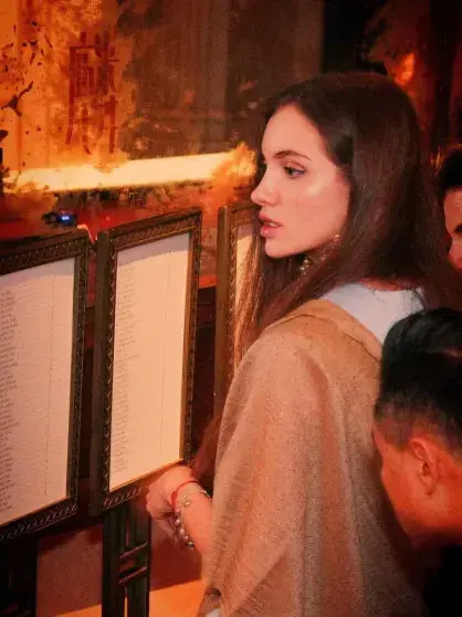 Российские звёзды на каникулах в Азии: от шопинга в Шанхае до искусства в Гонконге