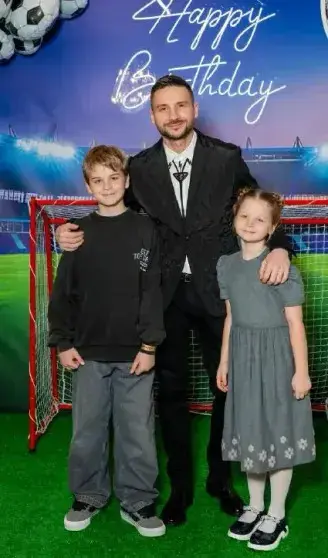 Дети Сергея Лазарева спели ему на день рождения: «Спасибо за гены»