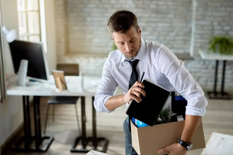 Холодная месть: как уволенный сотрудник спустя годы разоблачил воровку и устроил ей финальный позор