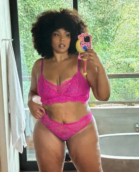 Лиззо раскрыла правду: первый секс только в 30 лет после победы на "Грэмми"