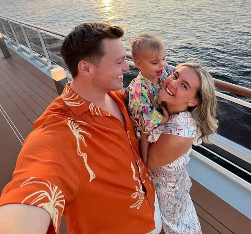 Дом на волнах: как британская семья растит ребёнка на круизном лайнере