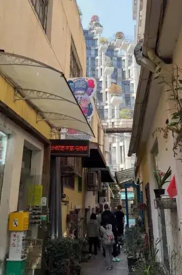 Аврора Киба в Китае с новым возлюбленным: фото из роскошного путешествия