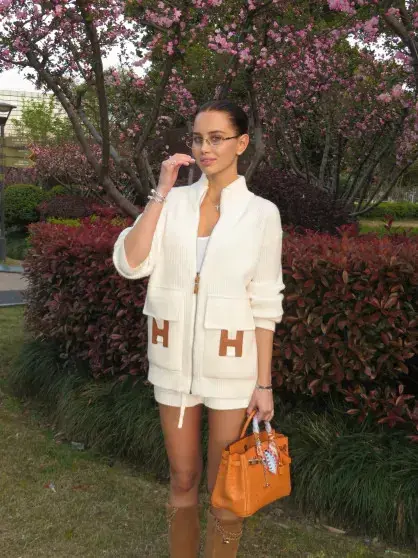 Аврора Киба в Китае с новым возлюбленным: фото из роскошного путешествия