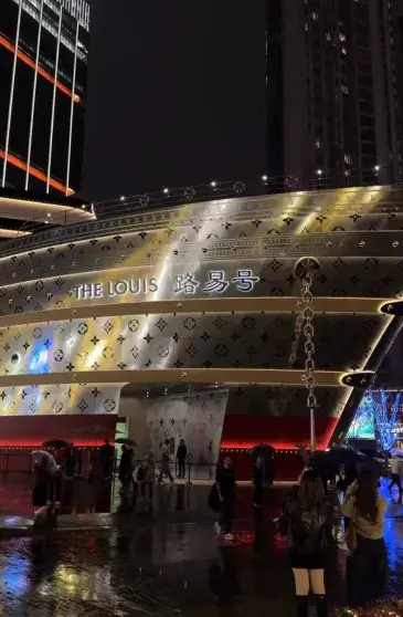 Аврора Киба в Китае с новым возлюбленным: фото из роскошного путешествия