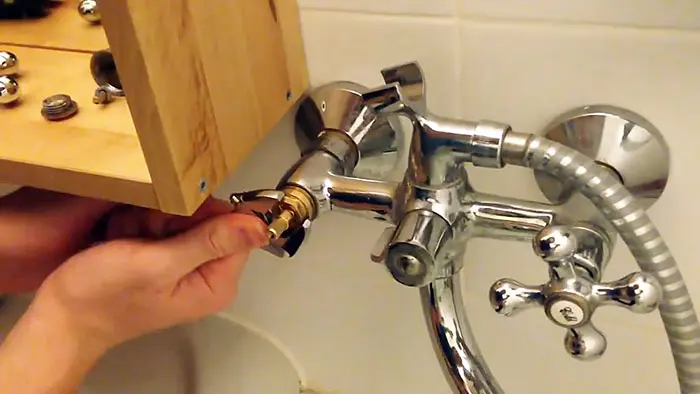 Самостоятельная замена картриджа: простой способ устранить течь крана