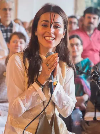 Сати Казанова опубликовала редкие кадры с мужем и маленькой дочкой