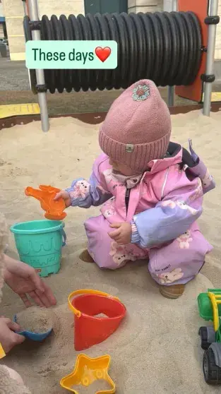 Сати Казанова опубликовала редкие кадры с мужем и маленькой дочкой