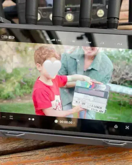 Семейный выезд: Меган Маркл показала, как Гарри учит Арчи кататься на лыжах