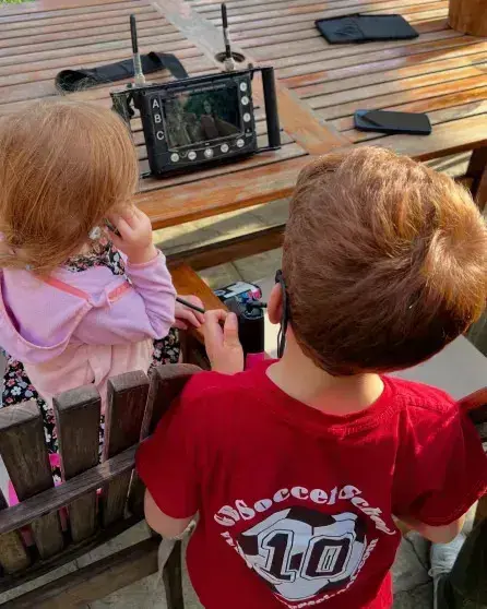 Семейный выезд: Меган Маркл показала, как Гарри учит Арчи кататься на лыжах