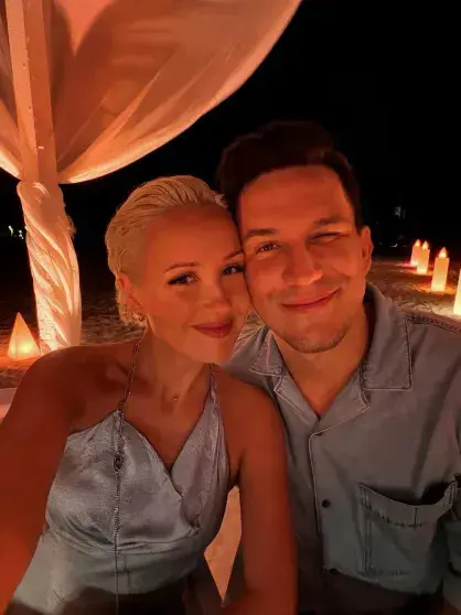 Клава Кока выходит замуж: история любви и фото с пляжной помолвки