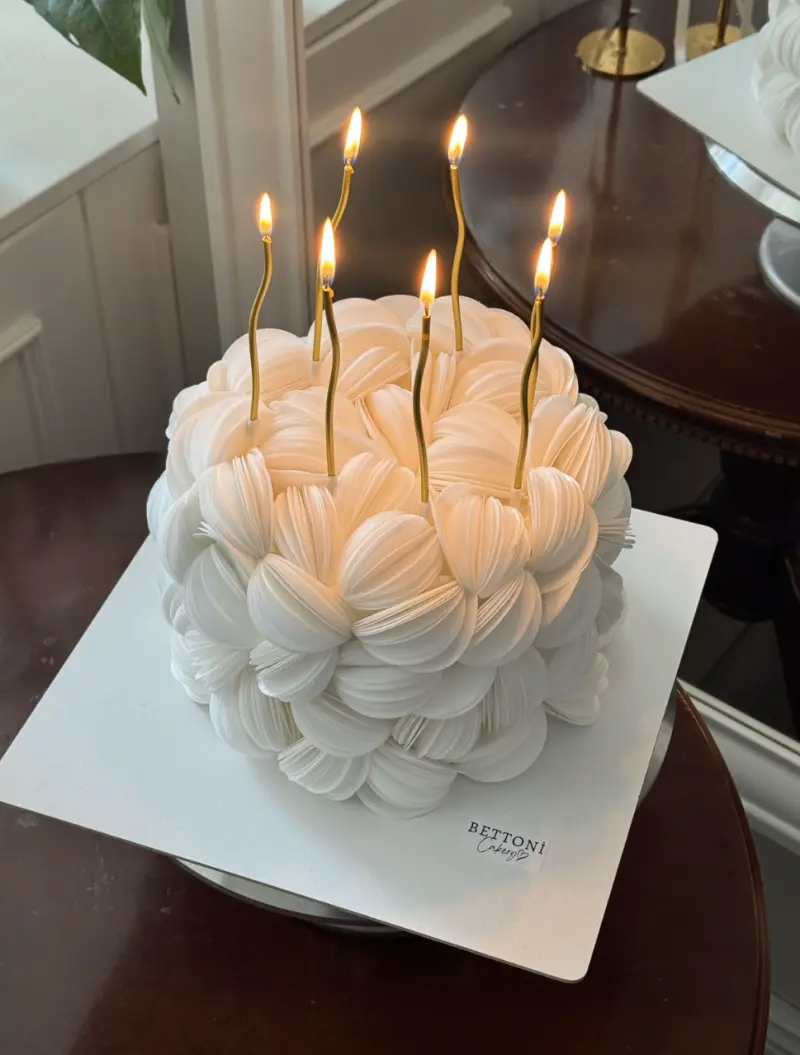 Свадебные торты 2026: 5 главных трендов в оформлении и дизайне