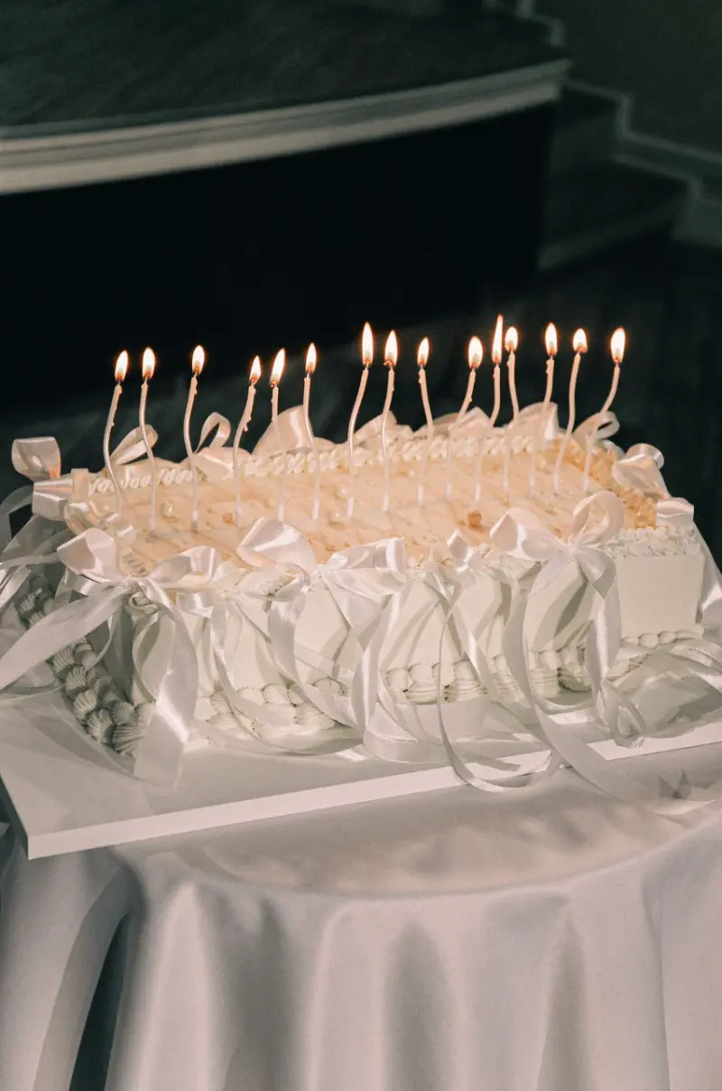 Свадебные торты 2026: 5 главных трендов в оформлении и дизайне