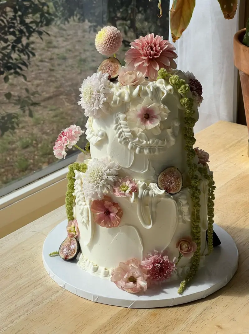 Свадебные торты 2026: 5 главных трендов в оформлении и дизайне