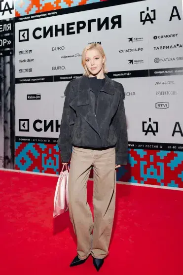 Кто из звёзд пришёл на открытие ярмарки "Арт Россия"