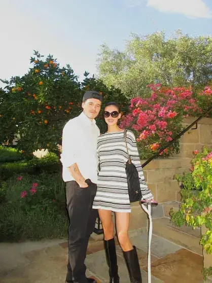 Шпагат как оружие: Никола Пельтц намекнула на соперничество со свекровью Викторией Бекхэм