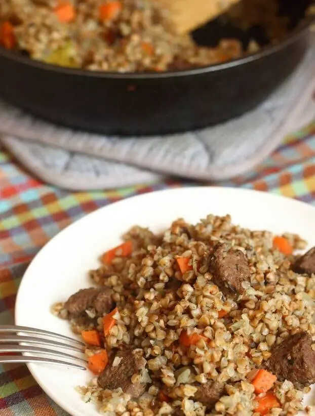 Зачем жарить сухие макароны на сковороде: секрет вкусных блюд от кулинаров