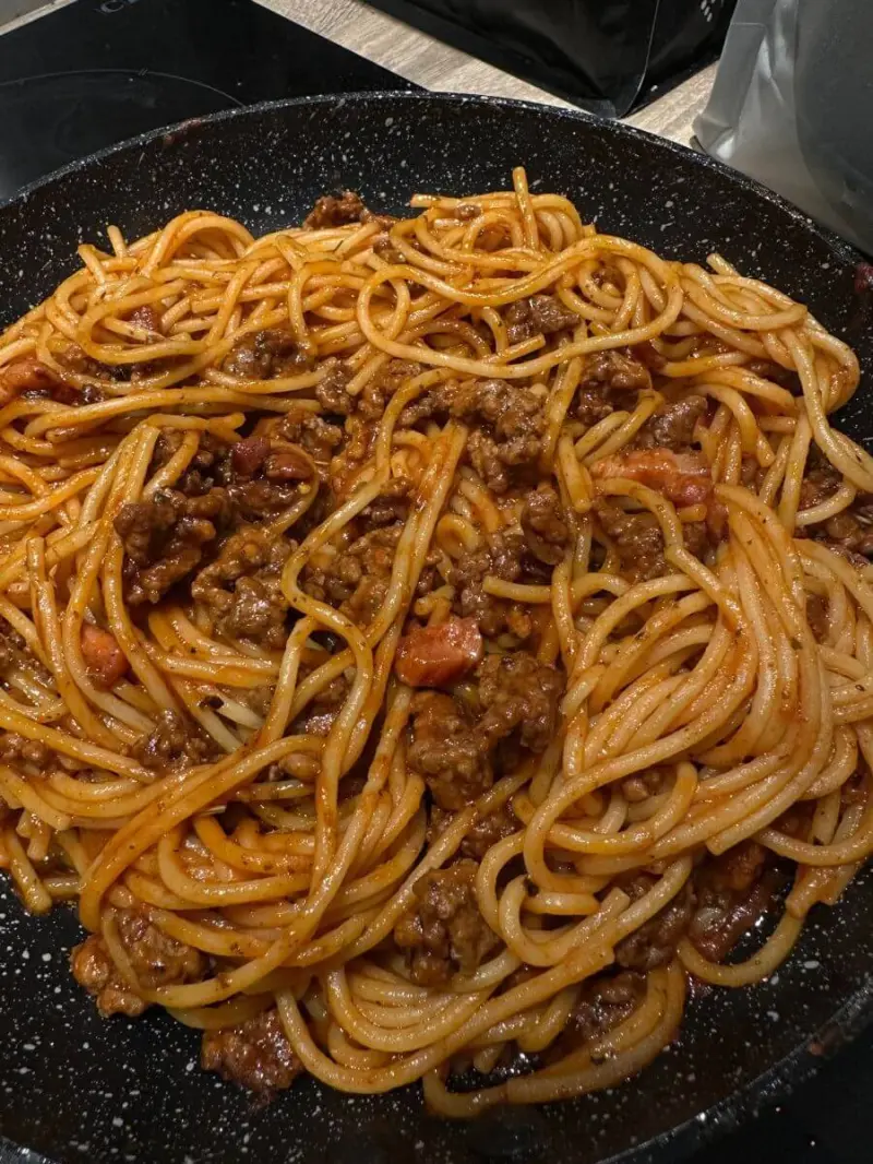 Зачем жарить сухие макароны на сковороде: секрет вкусных блюд от кулинаров