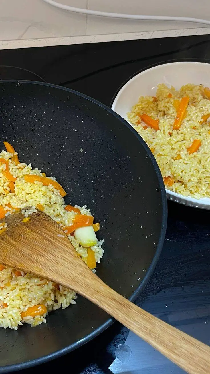 Зачем жарить сухие макароны на сковороде: секрет вкусных блюд от кулинаров