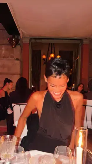 Нара Баптиста в смелом комбинезоне с открытой спиной вызвала сравнения с Бьянкой Цензори