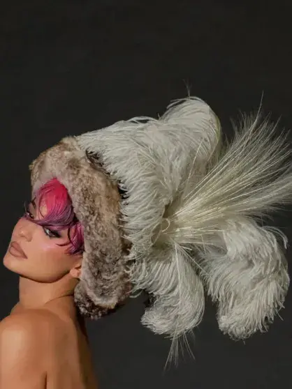 Кайли Дженнер в дерзких образах для обложки журнала Puss Puss