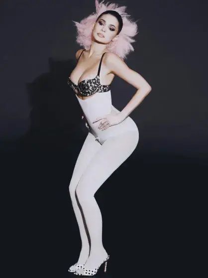 Кайли Дженнер в дерзких образах для обложки журнала Puss Puss