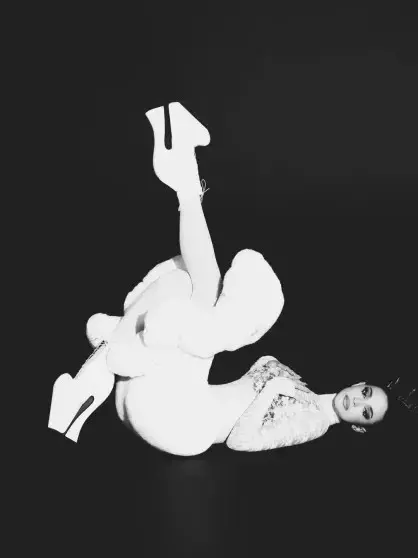 Кайли Дженнер в дерзких образах для обложки журнала Puss Puss