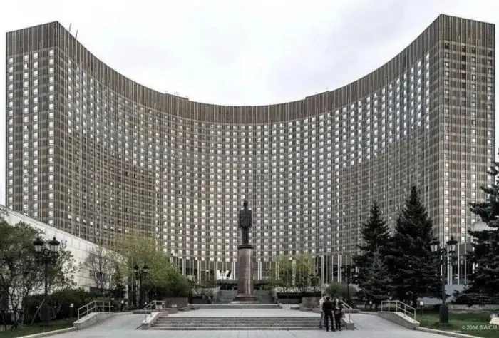 Советский модерн: 15 самых необычных зданий и монументов эпохи