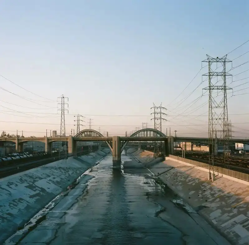 Калифорния в квадрате: Провинциальные пейзажи в объективе Тома Ронка