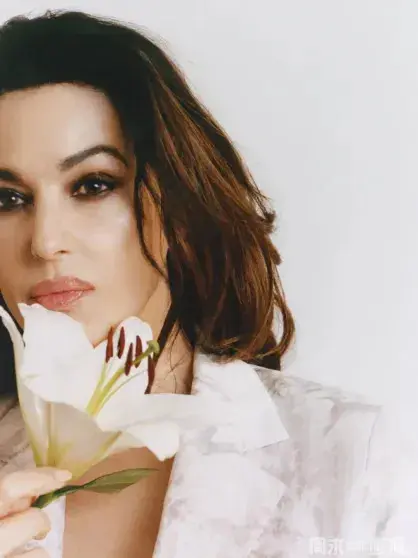 Моника Беллуччи в 61: новая фотосессия поражает элегантностью